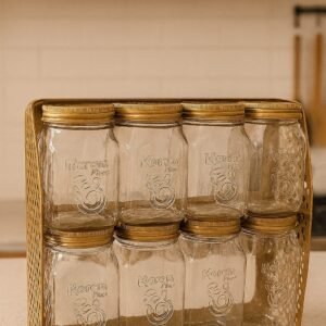 طقم برطمانات زجاجية Karam – 8 قطع بغطاء معدني ذهبي مع حامل معدني أنيق